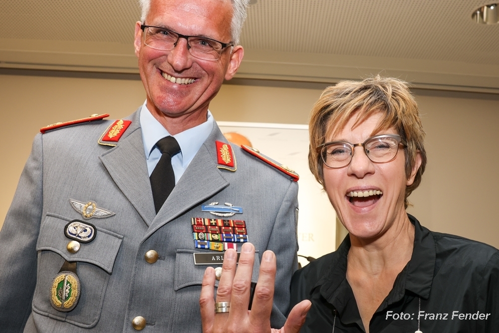 Jens Arlt und Annegret Kramp-Karrenbauer